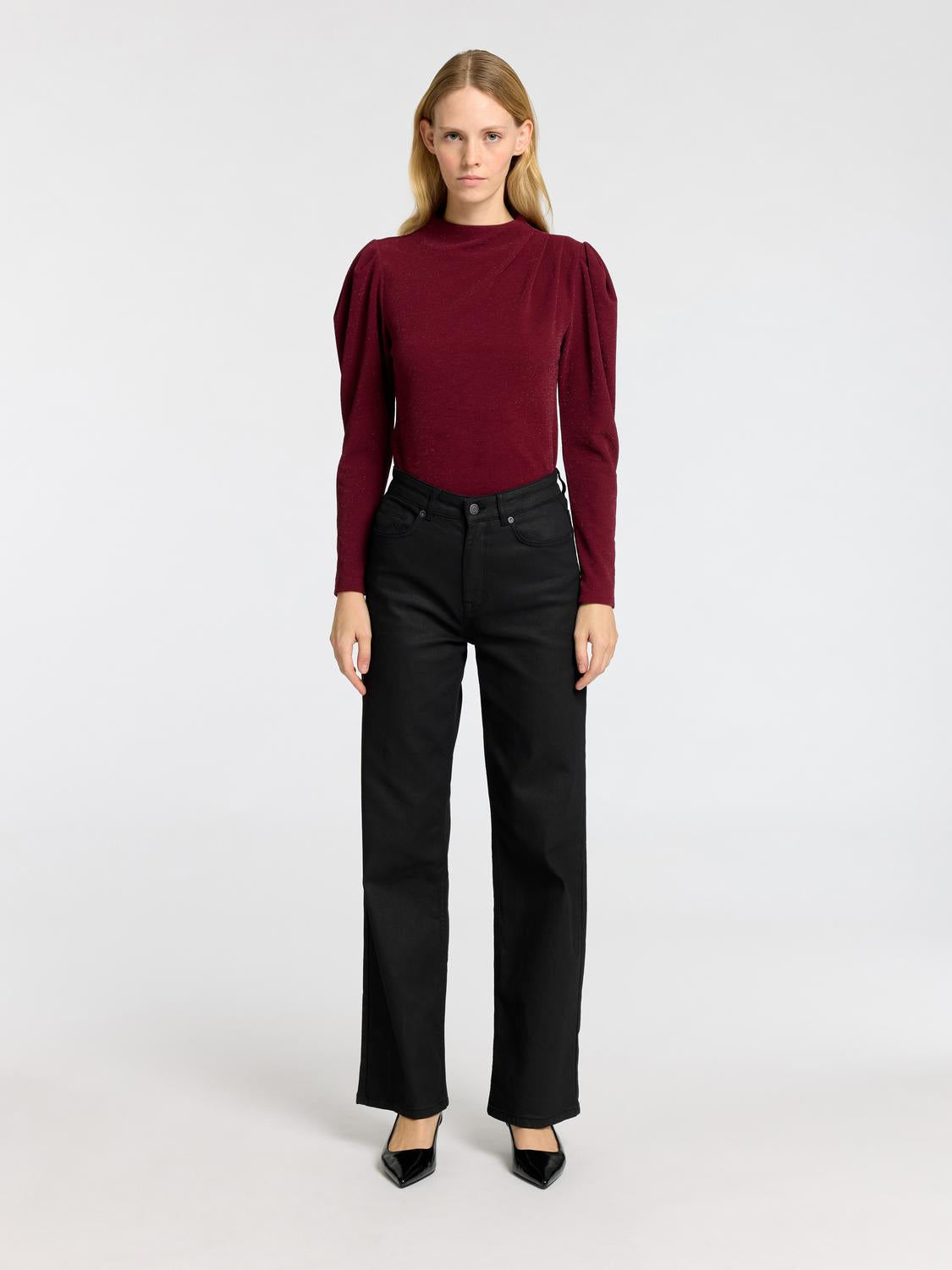 model_shot-front_full